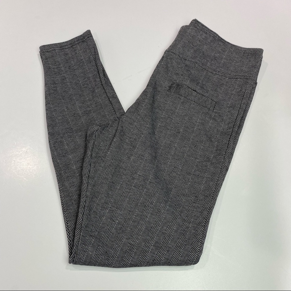 A New Day Sz large black & gray chevron leggings